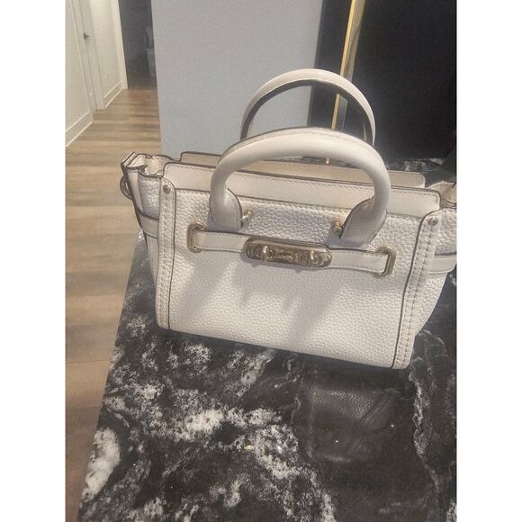 Coach mini Swagger - Picture 2 of 16